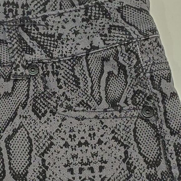 Celebrity Pink Gray Snake Print Denim Cut Off Shorts Size 1 - Picture 3 of 8